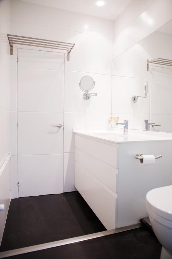 Bauhaus Apartment By People Rentals Bilbao Bagian luar foto